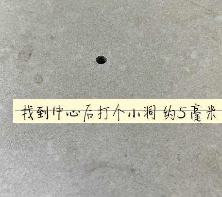 休宁瓷砖空鼓维修公司专业解答在瓷砖铺贴过程中，如果砂料搅拌不均匀，将会带来以下问题