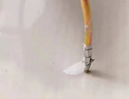 休宁瓷砖空鼓维修公司专业解答在瓷砖铺贴过程中，如果使用的砂料过粗（如全部使用了粗砂），可能会导致以下问题